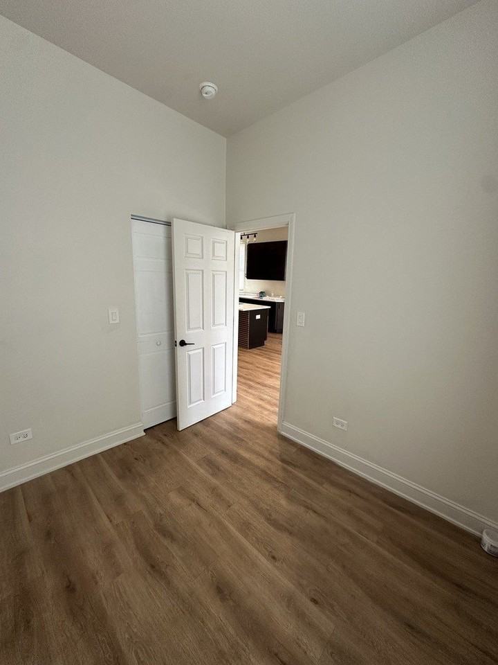 6613 S Vernon Ave #2 - Photo 6 of 17