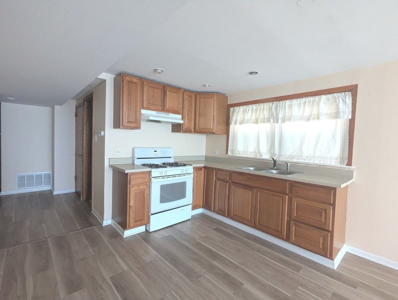 5802 S Archer Ave #B - Photo 4 of 18