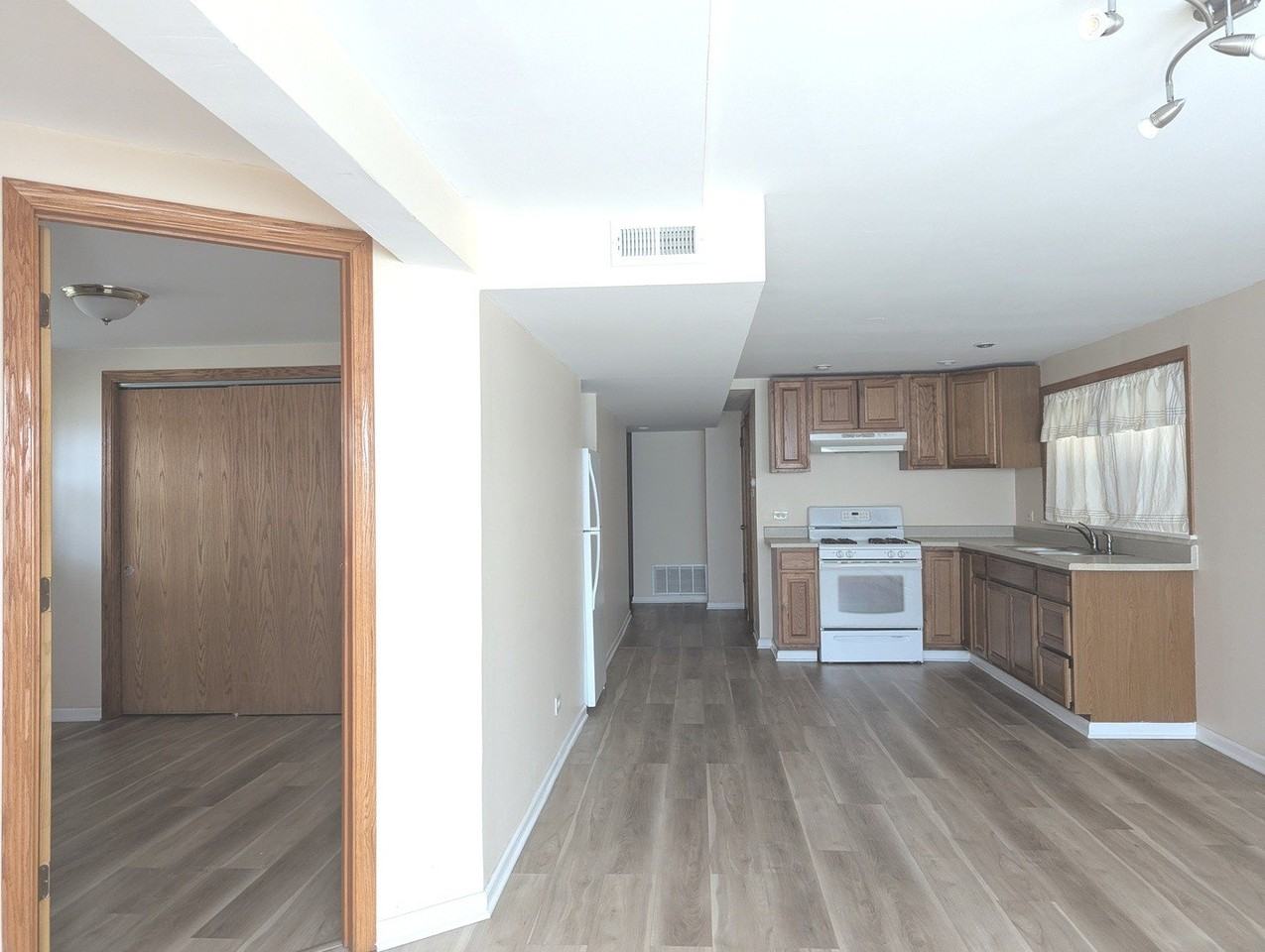5802 S Archer Ave #B - Photo 5 of 18