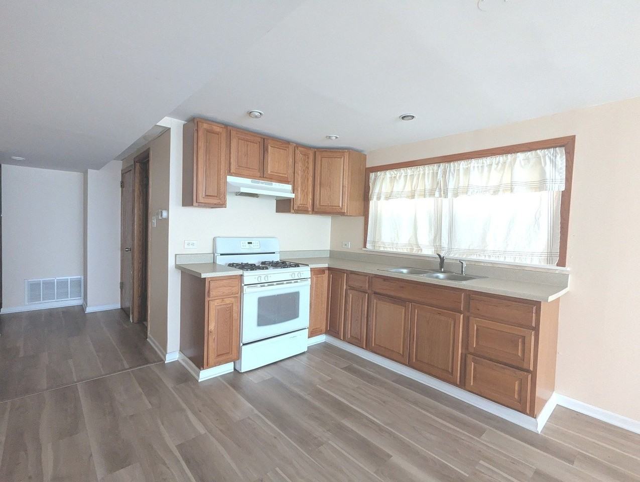 5802 S Archer Ave #B - Photo 7 of 18