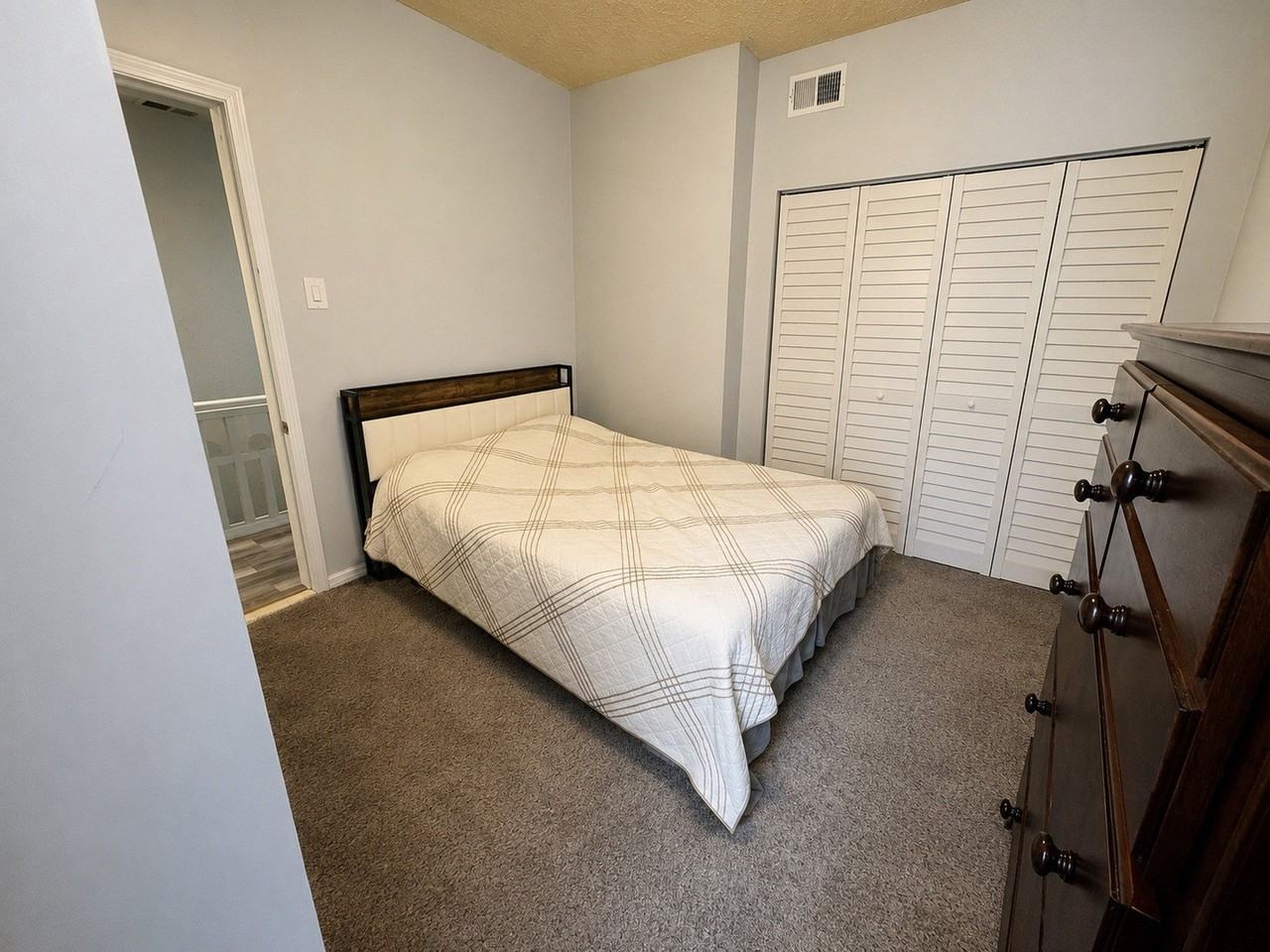 425 E 41st St #2 - Photo 6 of 11