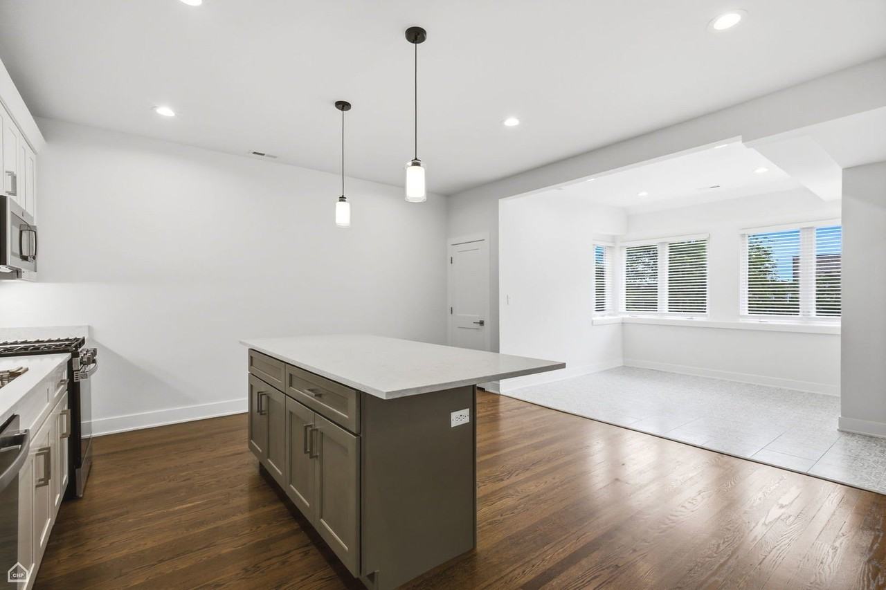 6914 N Sheridan Rd #1 - Photo 7 of 26