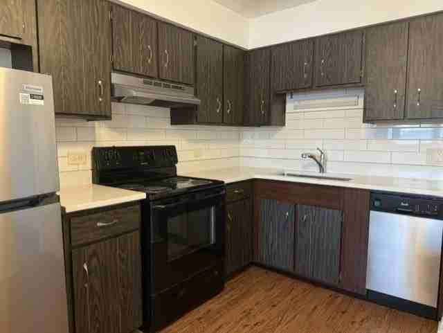 5240 Galitz St #105 - Photo 7 of 15