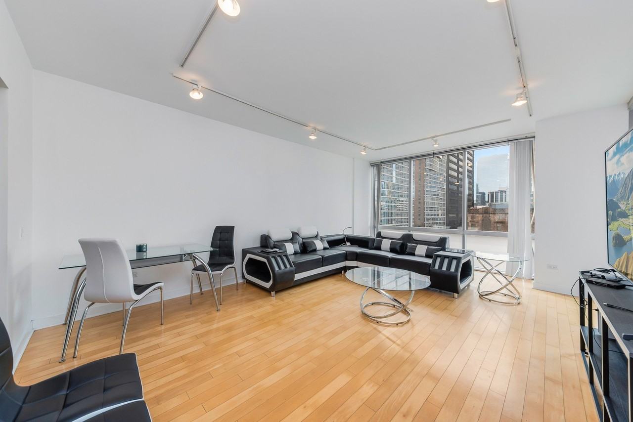 8 E Randolph St #2107 - Photo 3 of 14