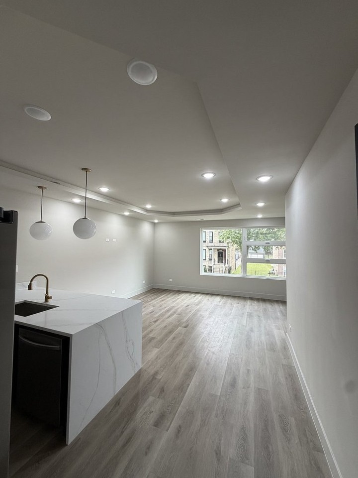 6603 S Langley Ave #2 - Photo 3 of 10