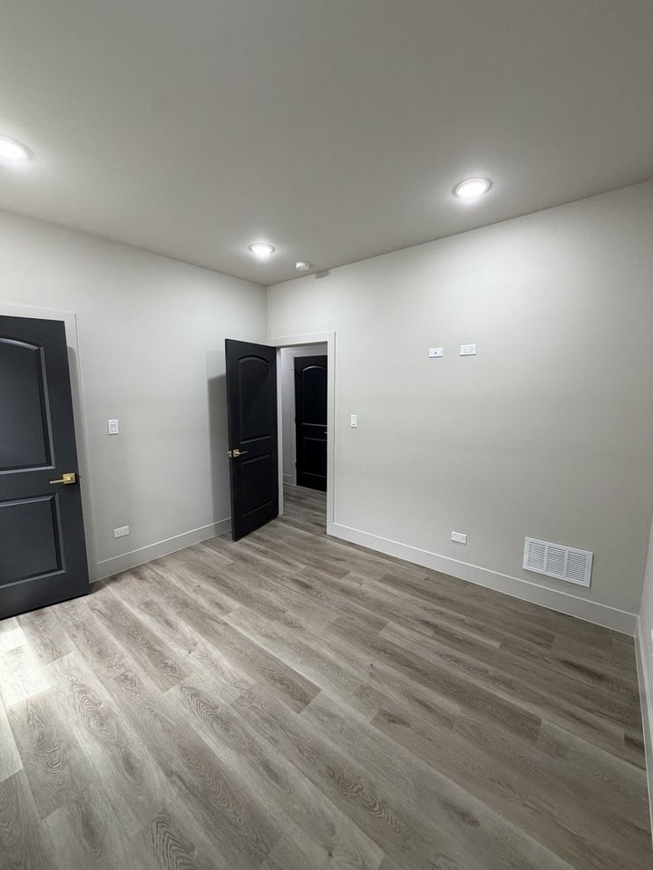 6603 S Langley Ave #2 - Photo 4 of 10