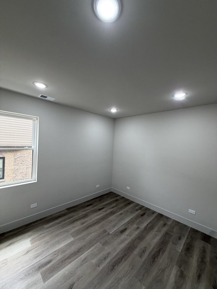 6603 S Langley Ave #2 - Photo 5 of 10