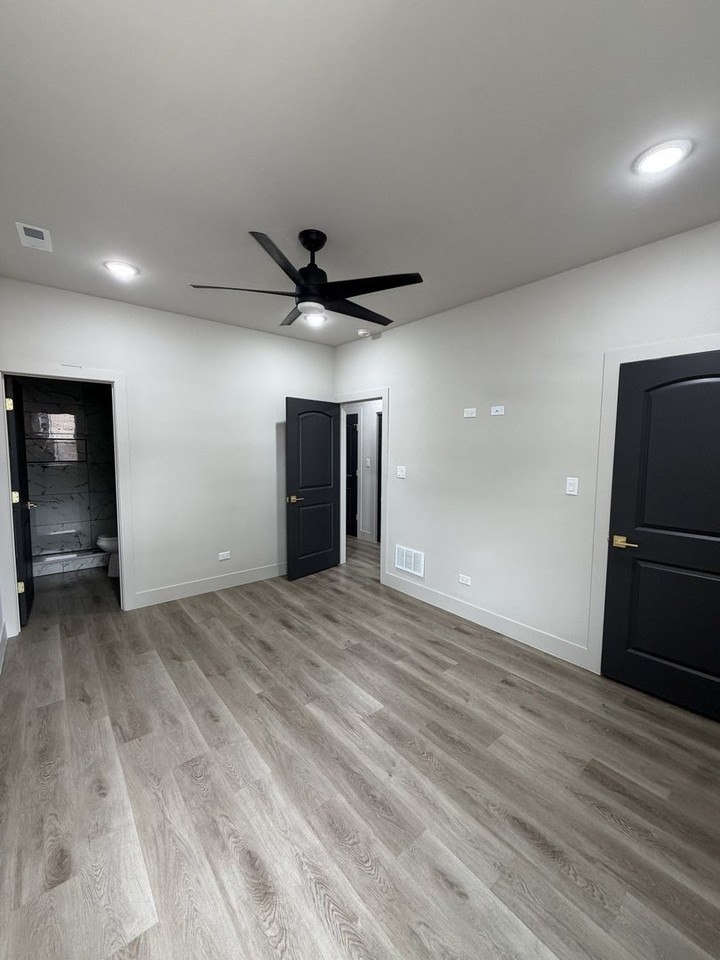 6603 S Langley Ave #2 - Photo 6 of 10