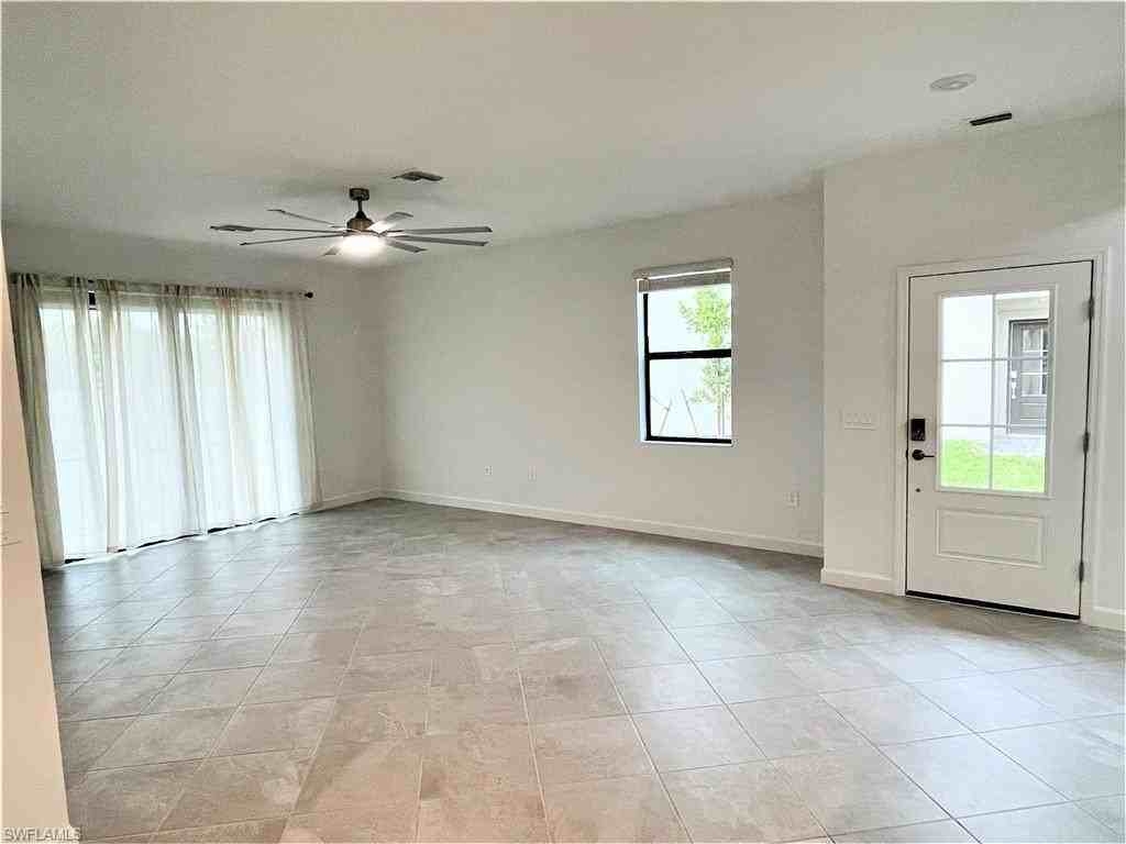 14237 Pine Lodge Ln - Photo 4 of 30