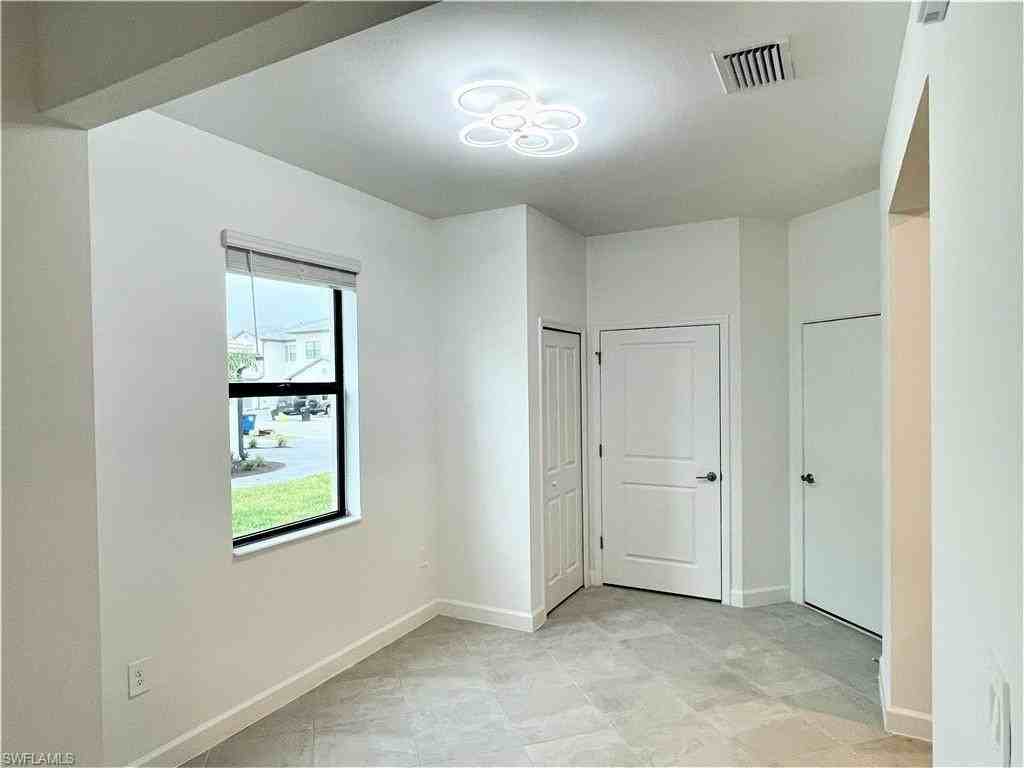14237 Pine Lodge Ln - Photo 5 of 30