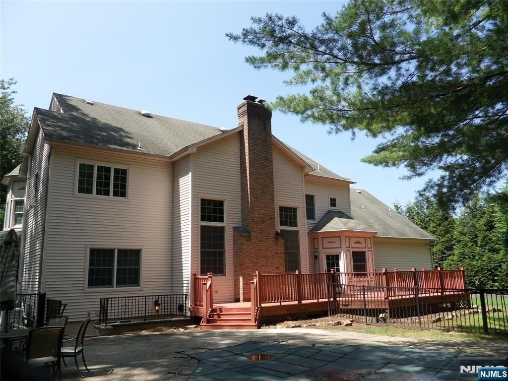 765 Colonial Rd - Photo 5 of 6