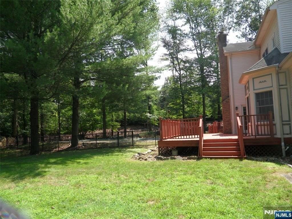 765 Colonial Rd - Photo 6 of 6