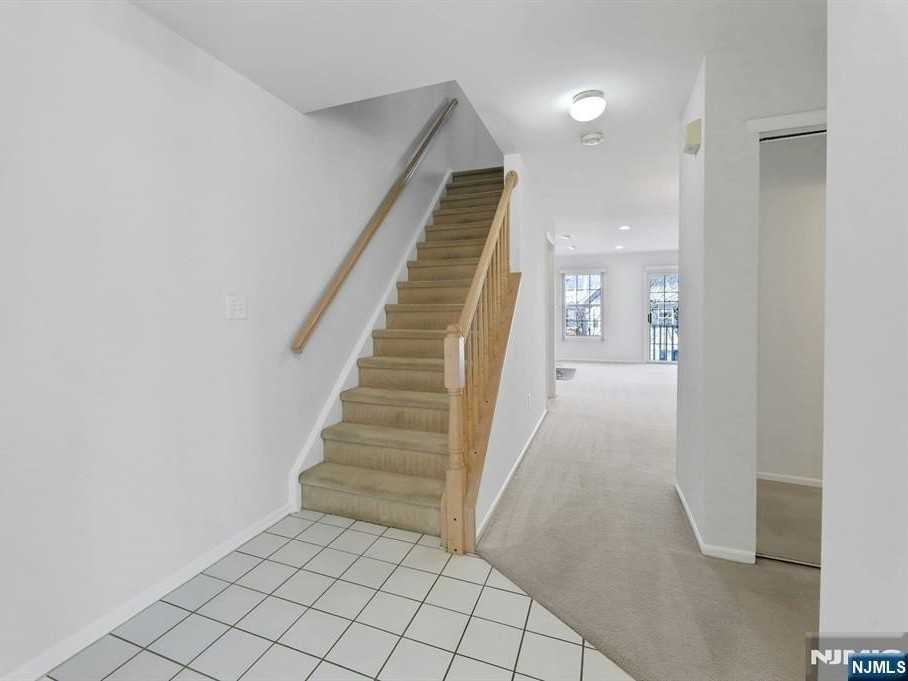 2198 Kent Ct - Photo 3 of 29
