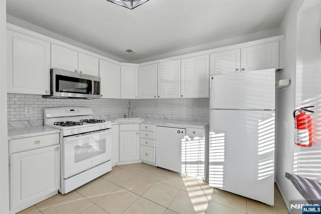 2198 Kent Ct - Photo 5 of 29