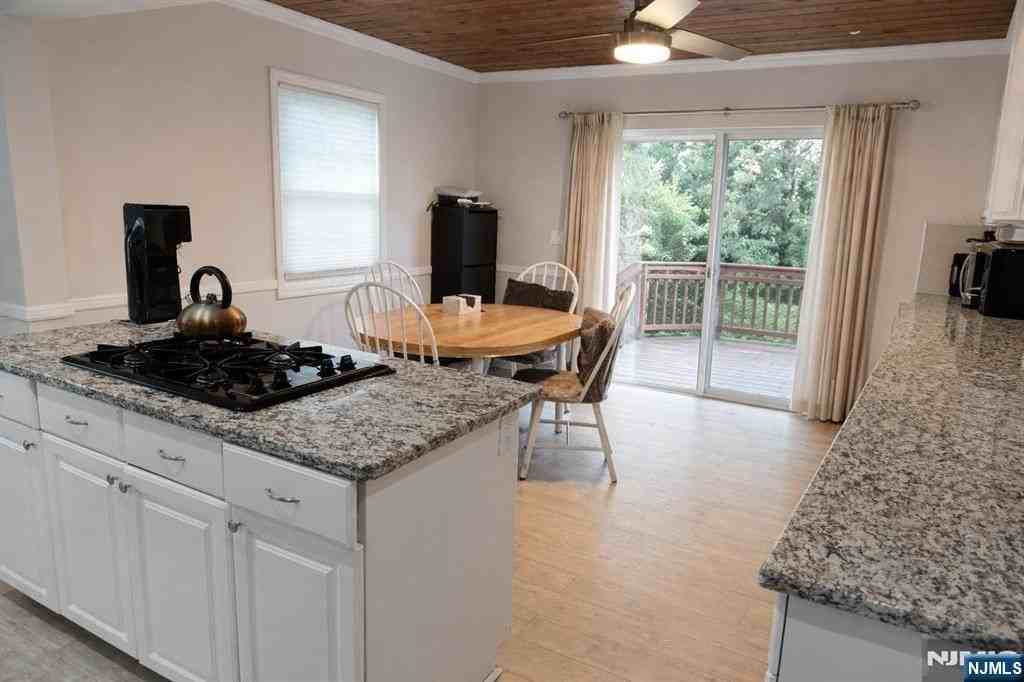 3-11 Pickett Pl - Photo 3 of 13