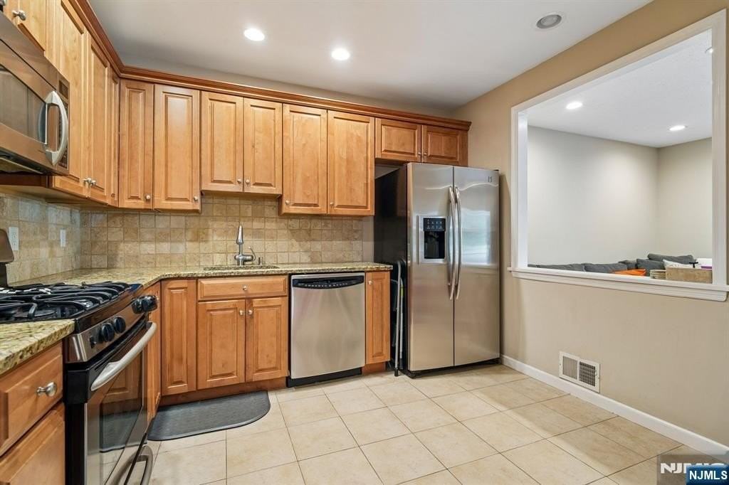 606 Park Pl #606 - Photo 4 of 21