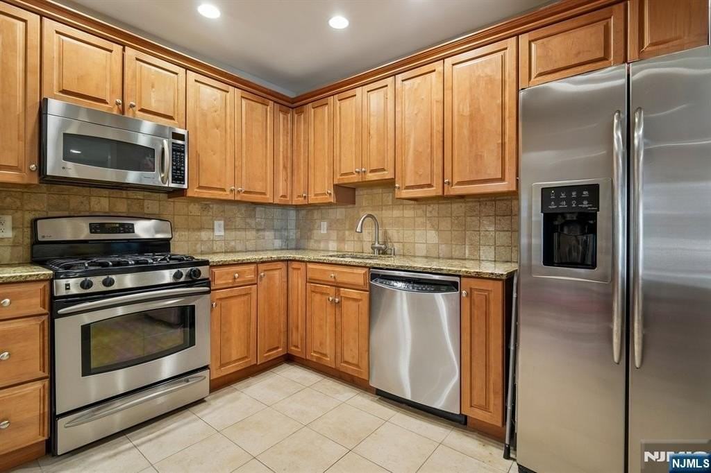 606 Park Pl #606 - Photo 5 of 21