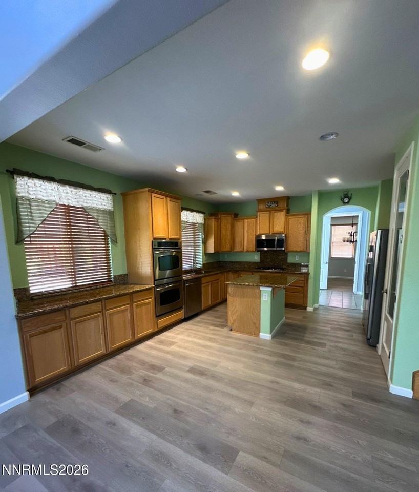 7255 Fox Wood Ln - Photo 3 of 20