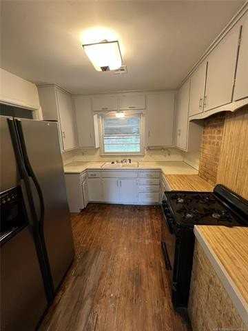 1007 E 49th St - Photo 7 of 14