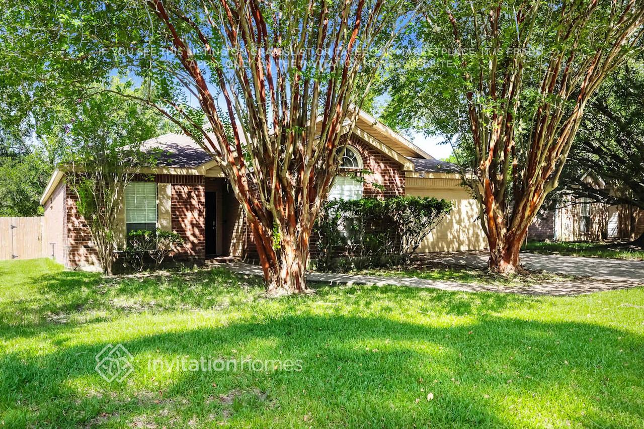 22731 Bridgewater Dr - Photo 3 of 17