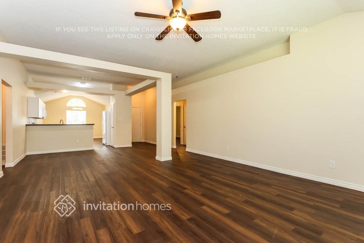 22731 Bridgewater Dr - Photo 5 of 17