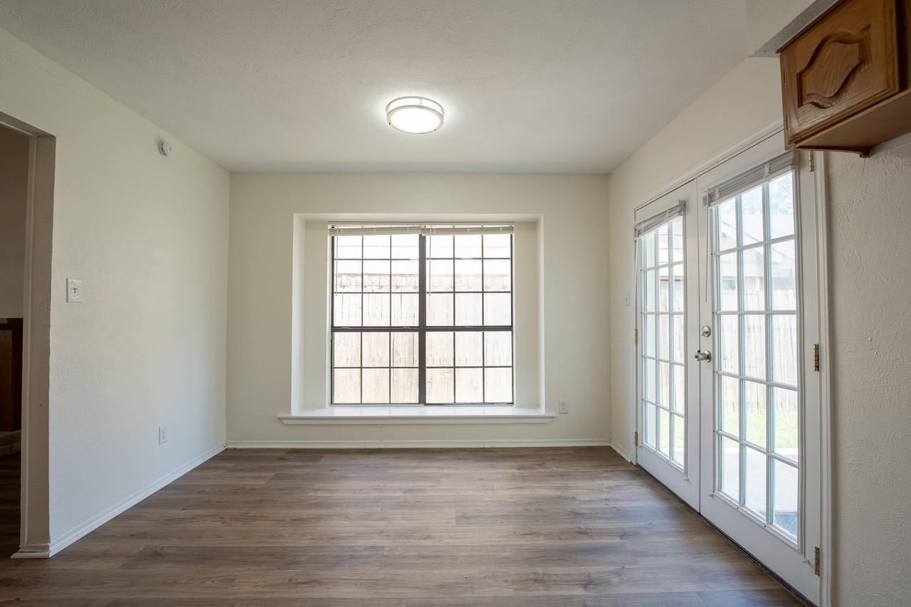 1513 Liberty Ln - Photo 4 of 12