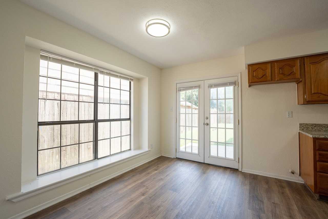 1513 Liberty Ln - Photo 5 of 12