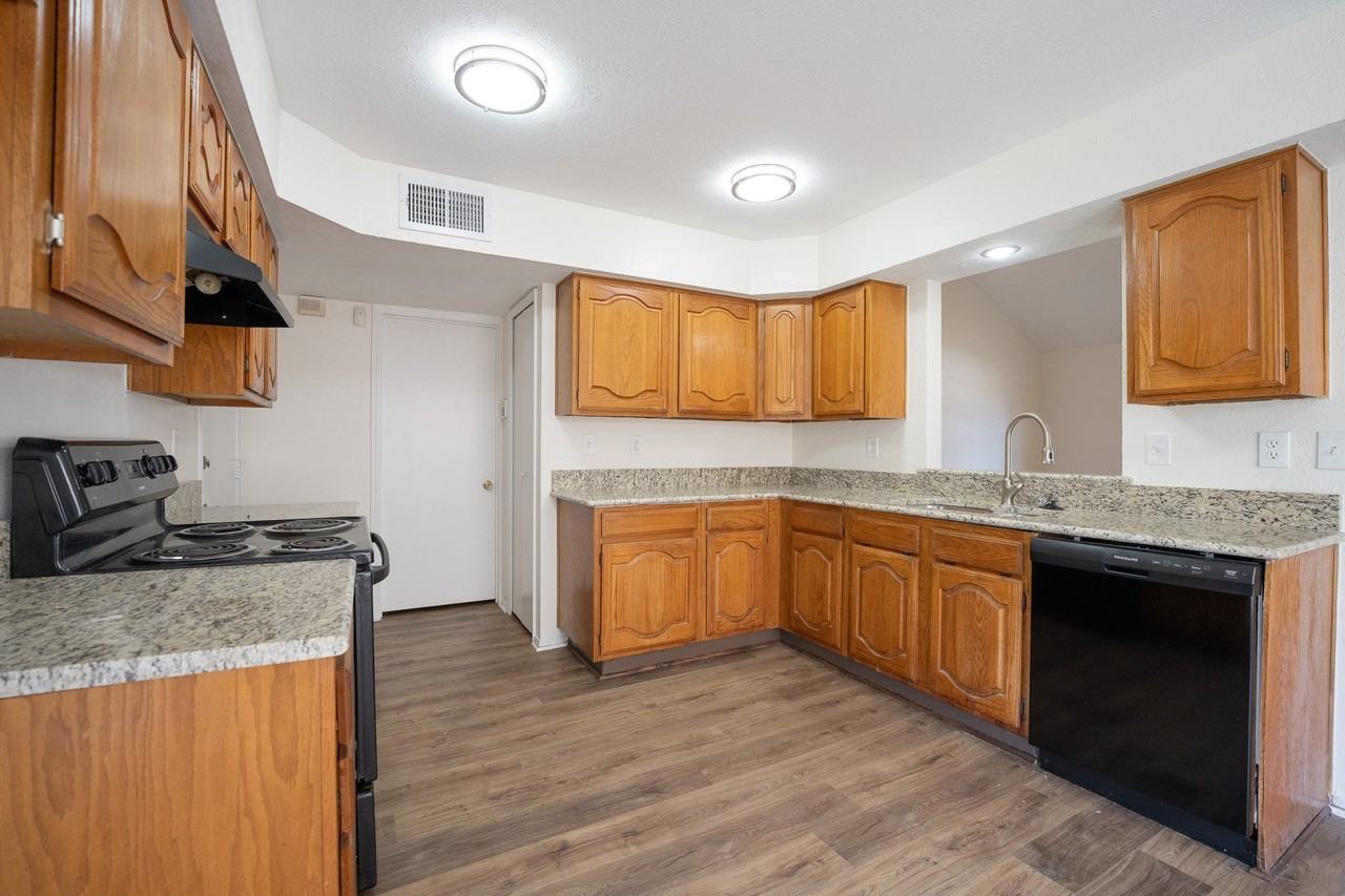 1513 Liberty Ln - Photo 6 of 12