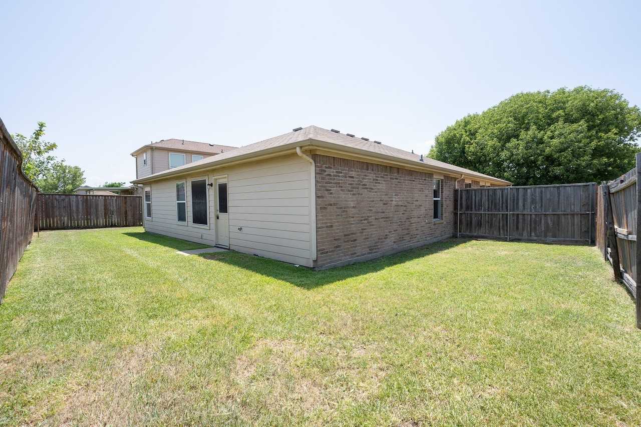 4642 Elm Point Dr - Photo 2 of 11