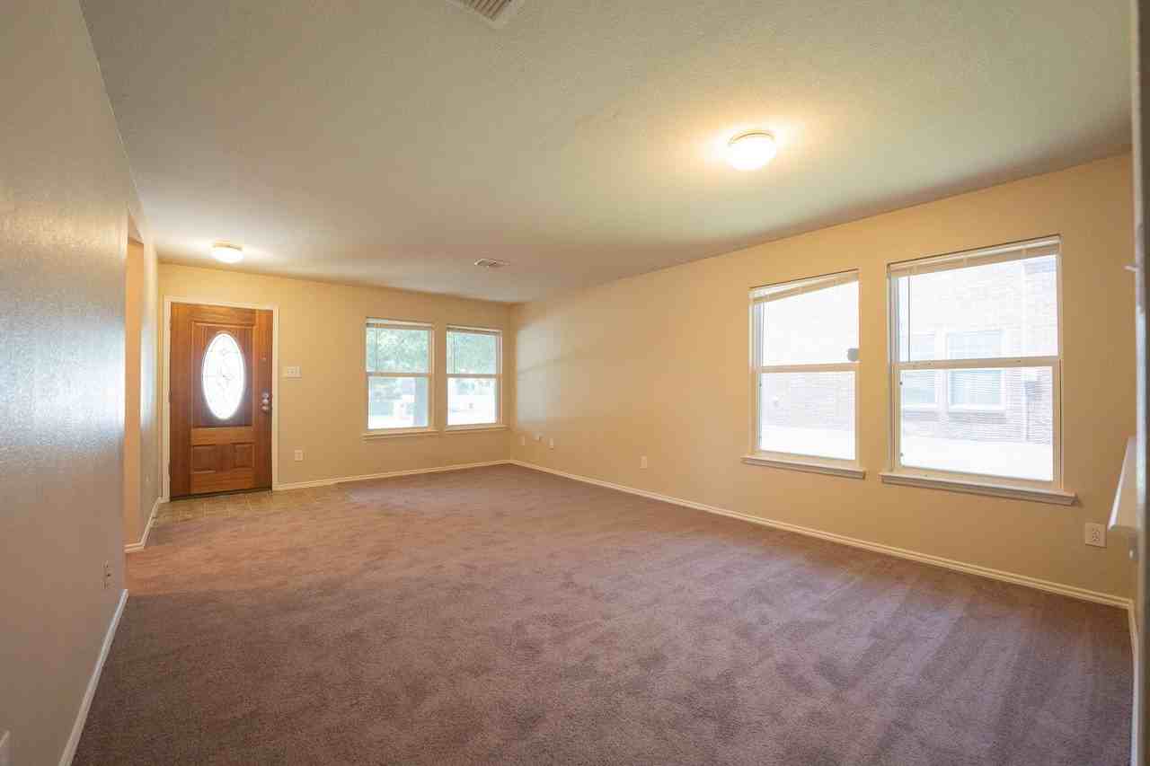 4642 Elm Point Dr - Photo 3 of 11