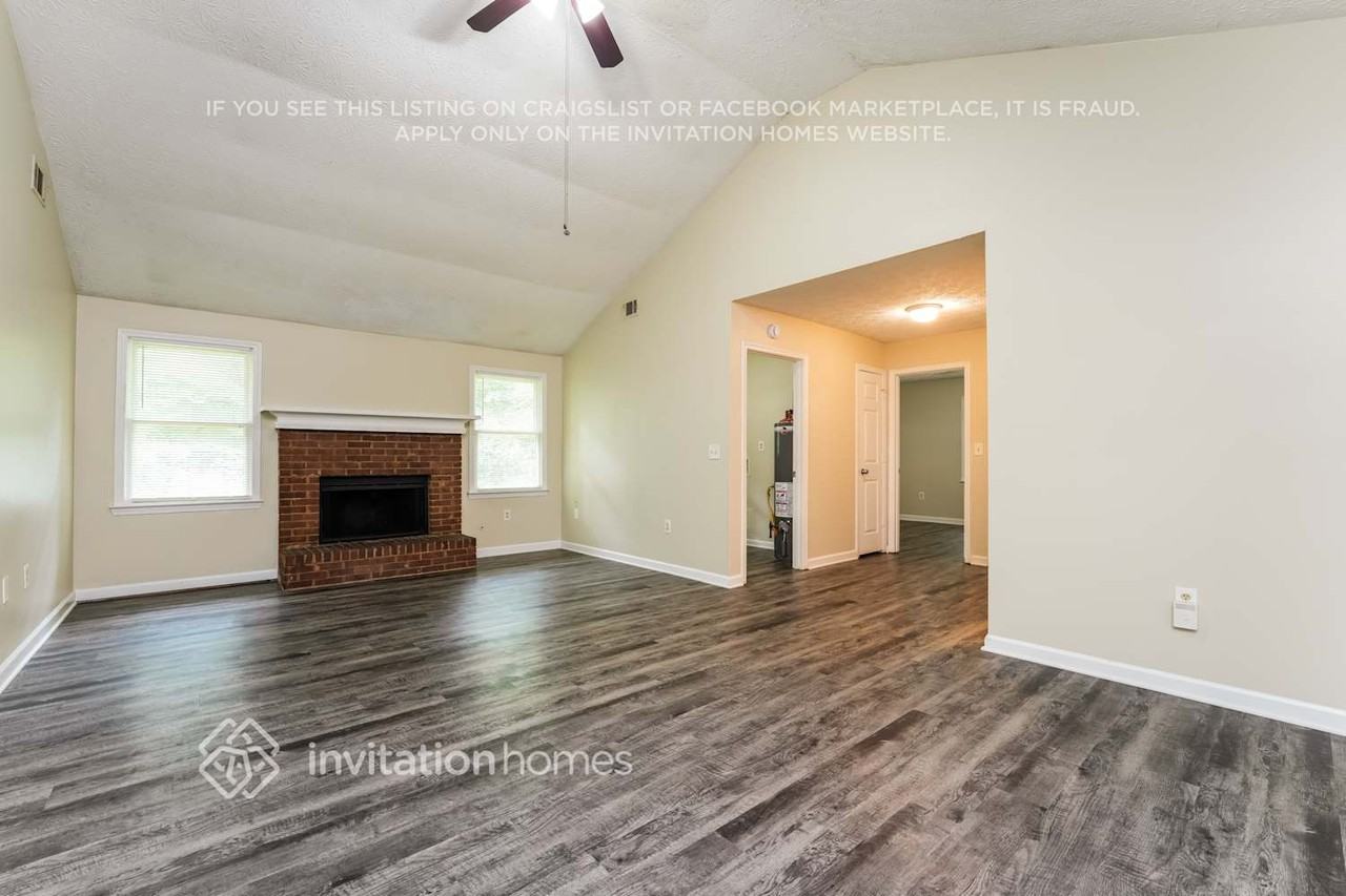 4793 Cedar Lake Dr Se - Photo 3 of 17