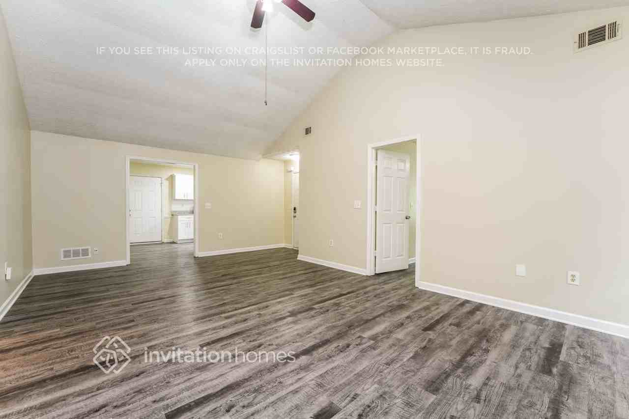 4793 Cedar Lake Dr Se - Photo 4 of 17