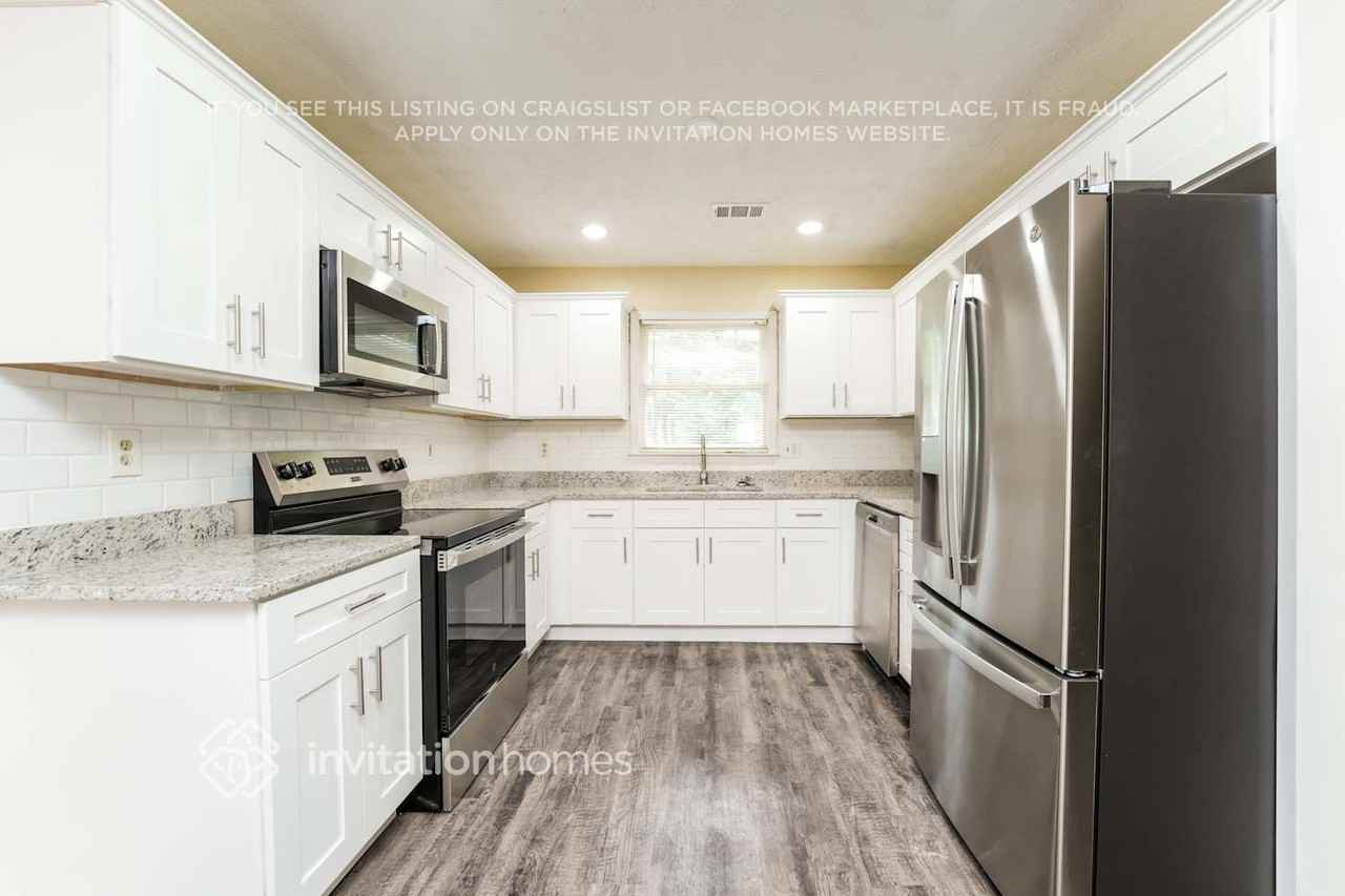4793 Cedar Lake Dr Se - Photo 6 of 17