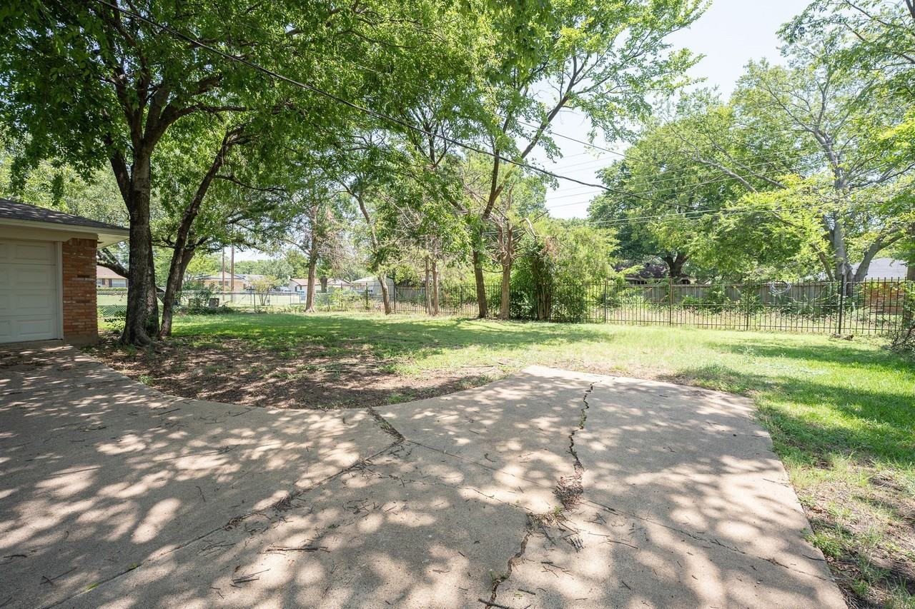 614 N Young Blvd - Photo 2 of 13