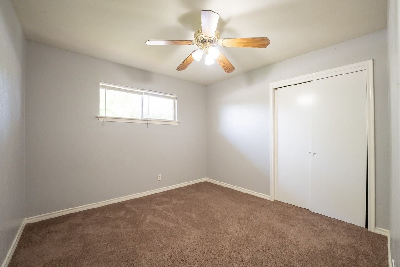 614 N Young Blvd - Photo 5 of 13