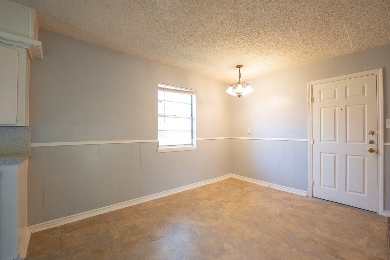 614 N Young Blvd - Photo 6 of 13