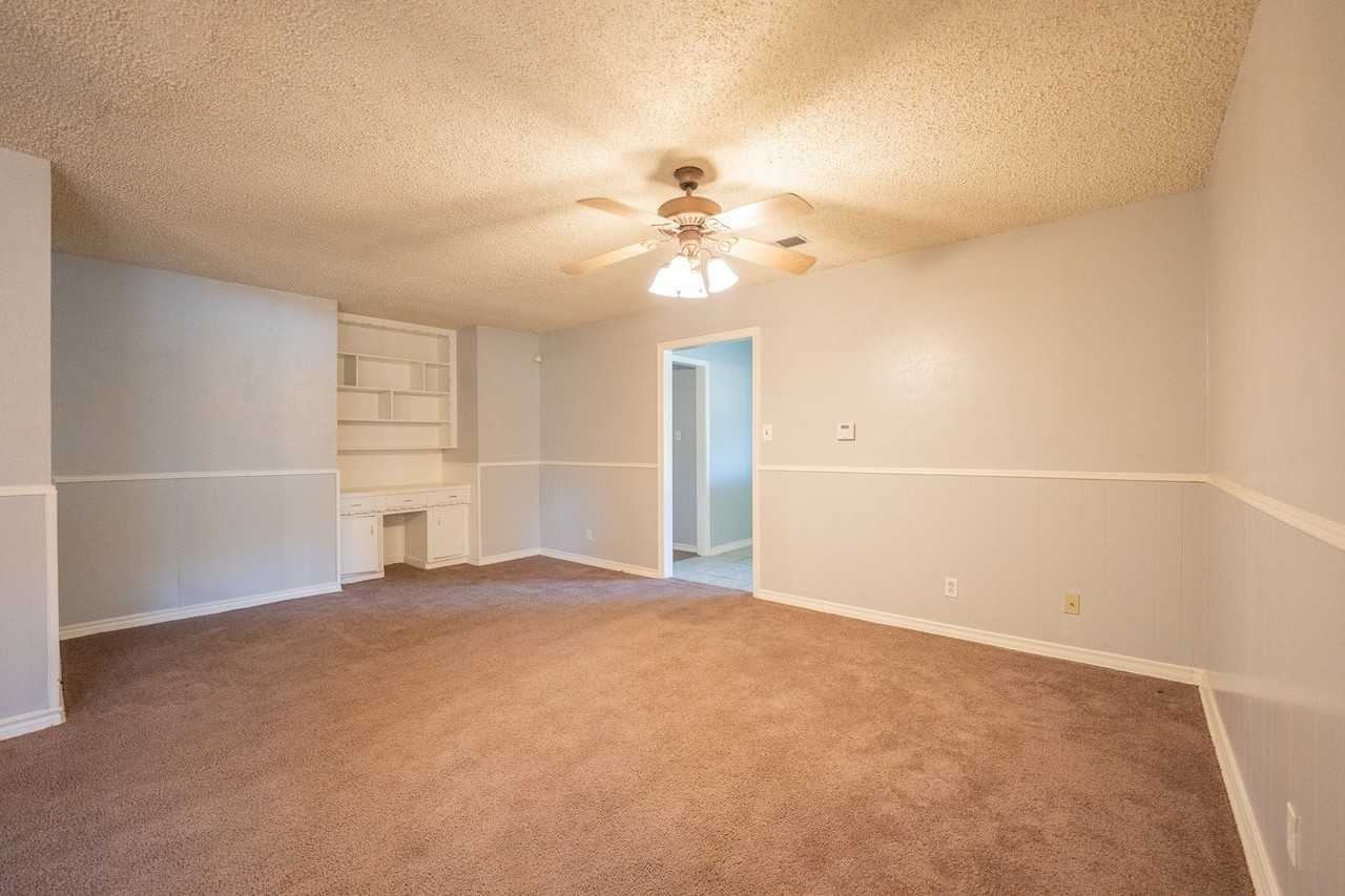 614 N Young Blvd - Photo 7 of 13
