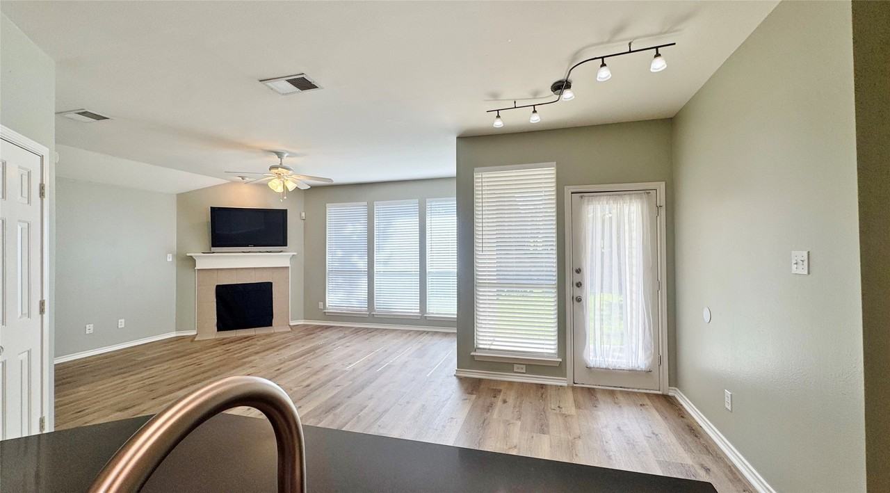 4228 Boulder Park Dr - Photo 2 of 17