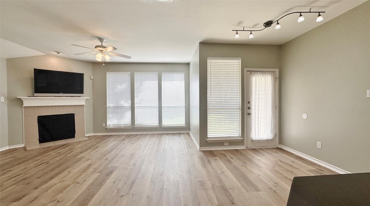 4228 Boulder Park Dr - Photo 3 of 17