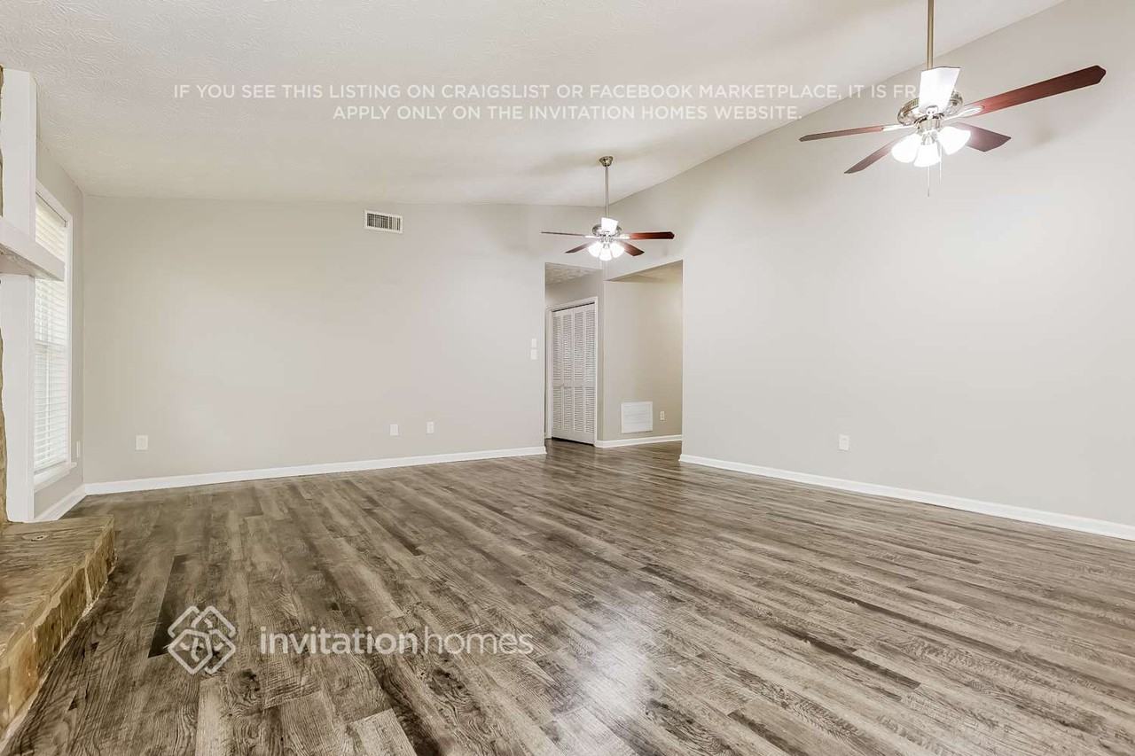 10230 Old Woodland Entry - Photo 4 of 17