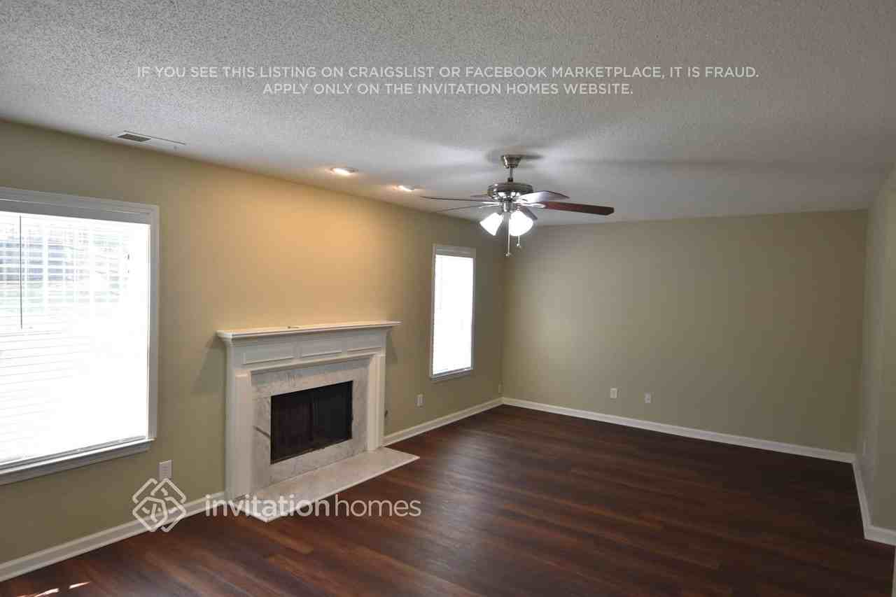 4185 Soaring Dr - Photo 2 of 12