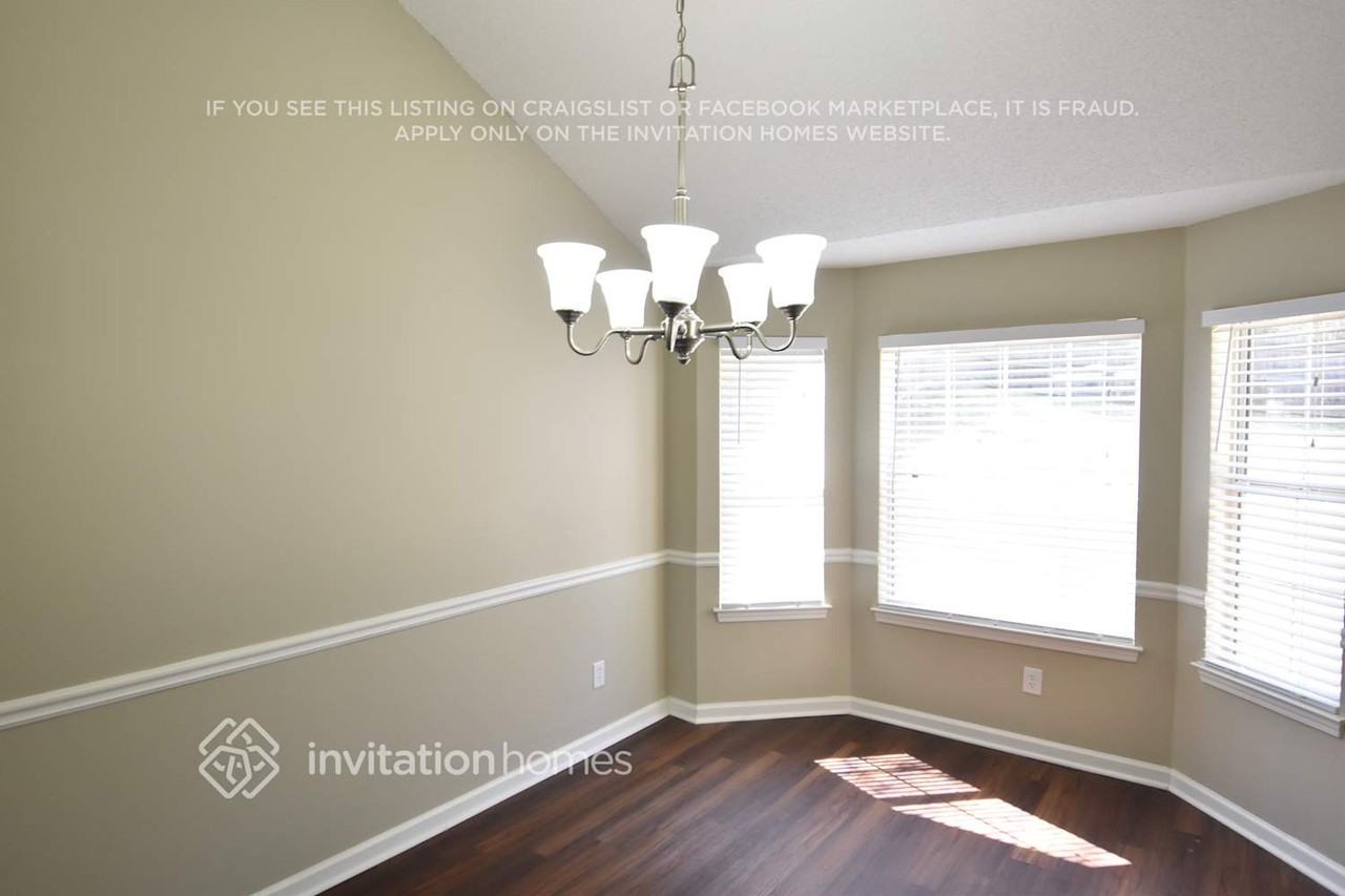 4185 Soaring Dr - Photo 4 of 12