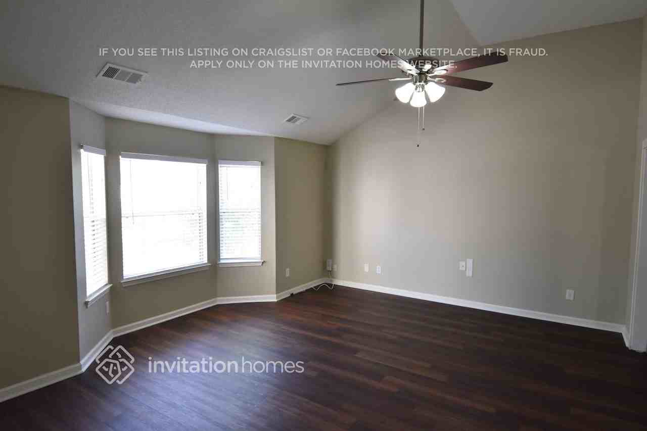 4185 Soaring Dr - Photo 5 of 12