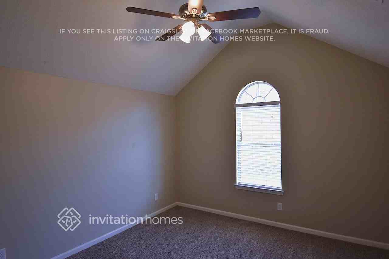4185 Soaring Dr - Photo 7 of 12