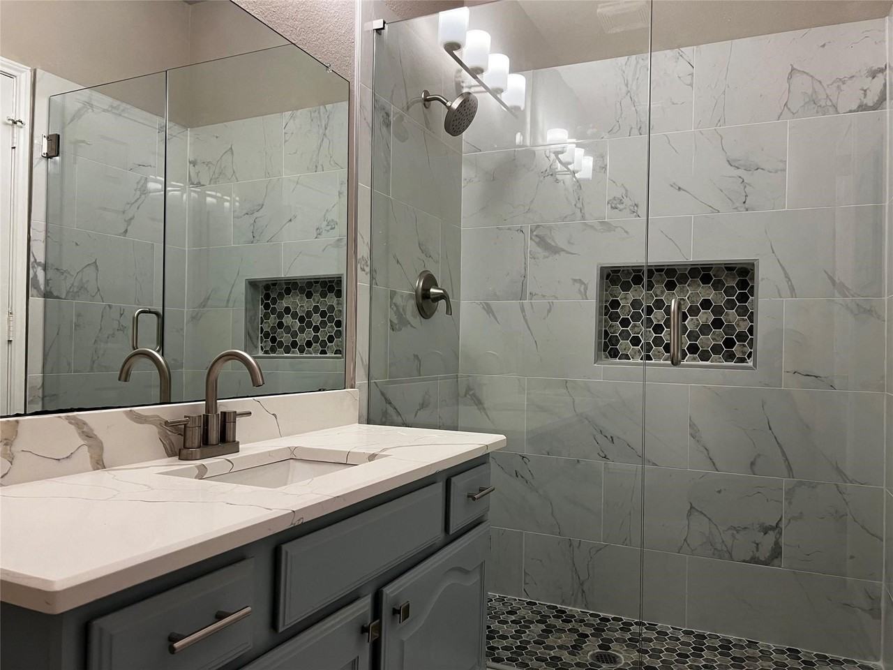 4606 Clay Dr - Photo 2 of 3