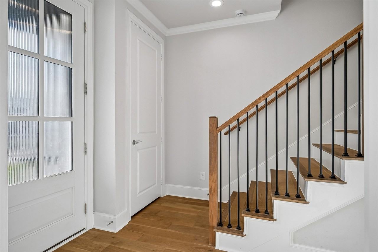6005 Laurel Ln - Photo 5 of 40