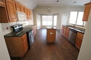 8505 Timber Crest Ct - Photo 5 of 23