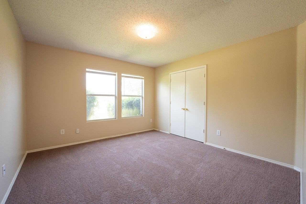 1420 Bumble Bee Dr - Photo 3 of 12