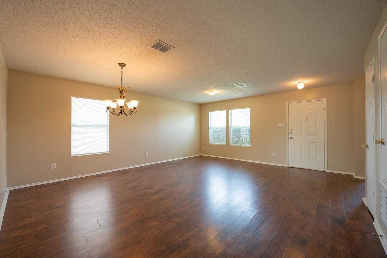 1420 Bumble Bee Dr - Photo 4 of 12
