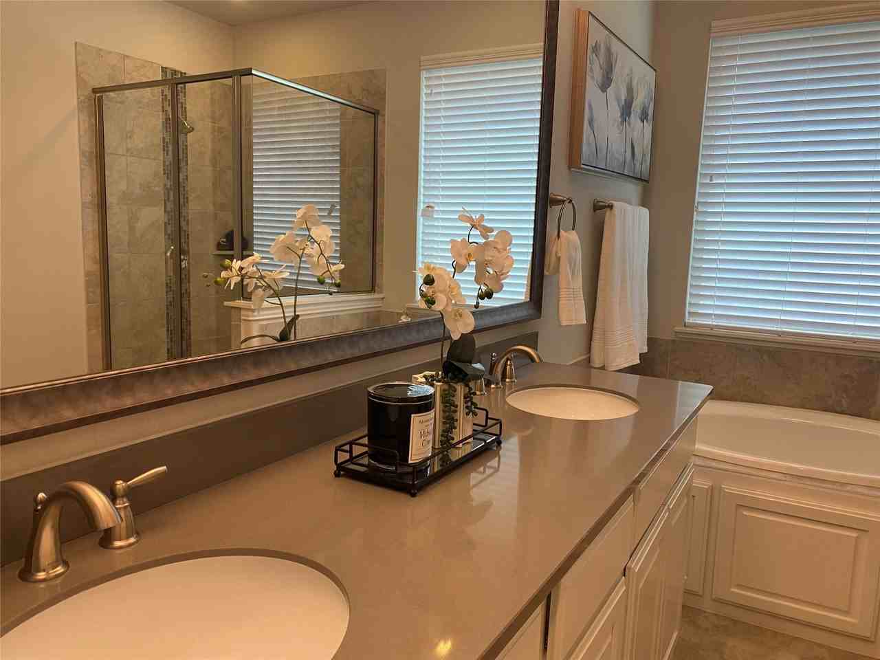 9932 Haversham Dr - Photo 6 of 40